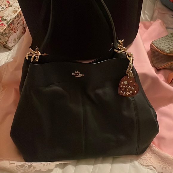 Coach Handbags - EUC Navy blue Coach Purse